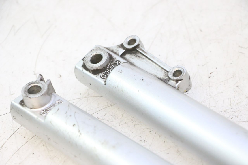 photo de GUARDA-POÓ DA FORQUILHA KYMCO LIKE 125 (2009 - 2016) - Pontos de fixação