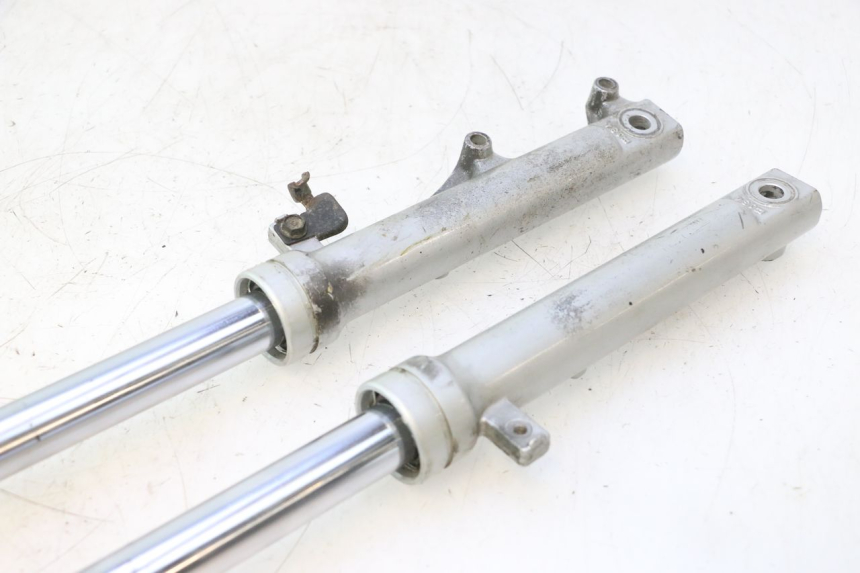 photo de TUBO DE GARFO SYM MIO 50 (2005 - 2010) - Detalhes característicos