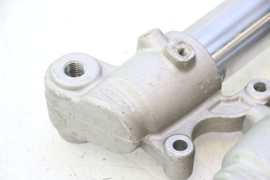 photo de MANGA DE HORQUILLA RIEJU MRT PRO SUPERMOTARD 50 (2007 - 2018) - Pontos de fixação