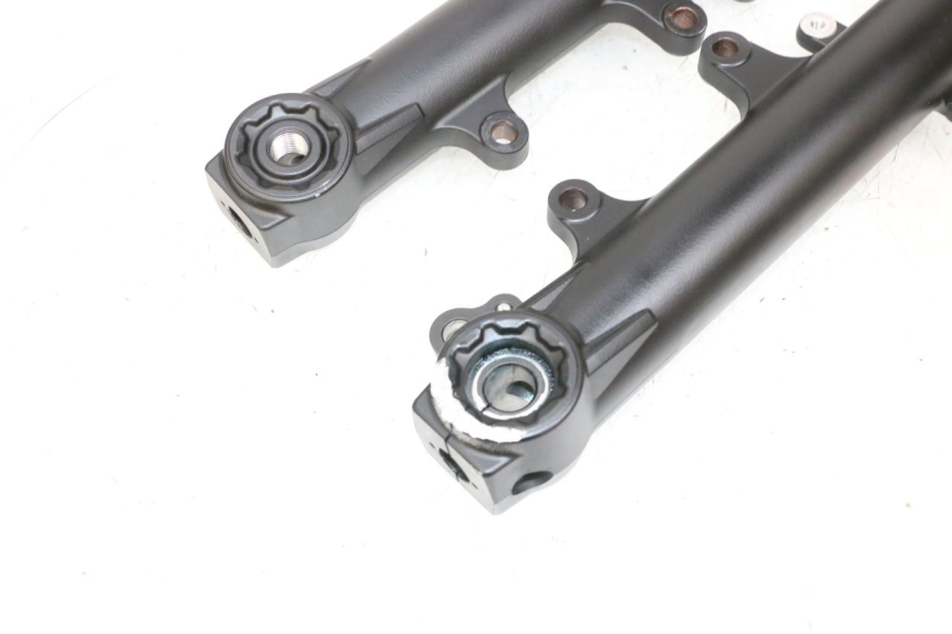 photo de GUARDA-POÓ DA FORQUILHA YAMAHA MT-07 MT07 ABS 700 (2018 - 2020) - Peça verificada