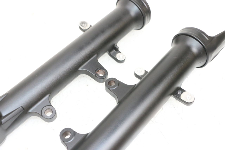 photo de GUARDA-POÓ DA FORQUILHA YAMAHA MT-07 MT07 ABS 700 (2018 - 2020) - Marcações e referências