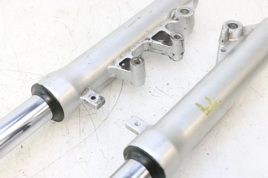 photo de MANGA DE GARFO KYMCO LIKE 4T 50 (2019 - 2025) - Pontos de fixação
