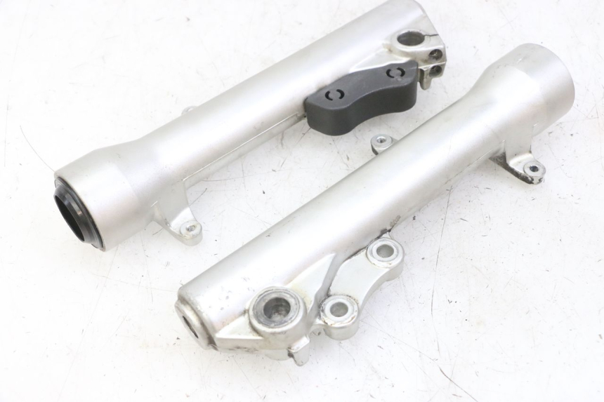 photo de GUARDA-POÓ DA FORQUILHA GILERA NEXUS 125 (2009 - 2013) - Detalhes característicos