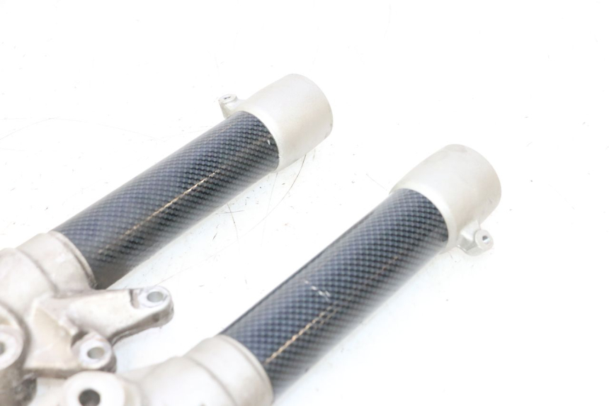 photo de TUBO DE GARFO MBK NITRO 50 (2004 - 2008) - Pontos de fixação