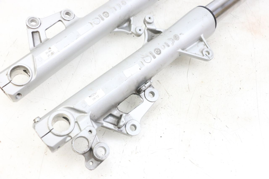 photo de GUARDA-POEIRA DA SUSPENSÃO DIANTEIRA MOTO GUZZI NORGE 8V GT 1200 (2011 - 2016) - Pontos de fixação