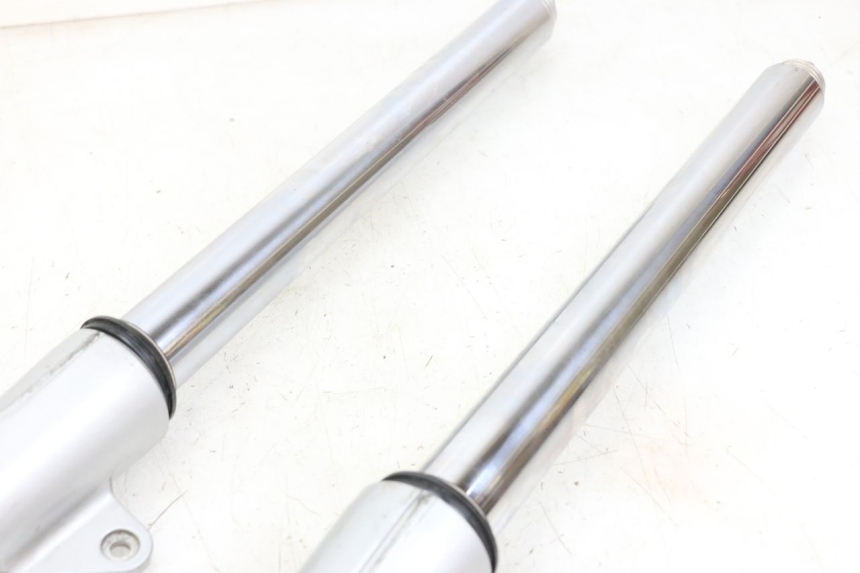 photo de GUARDA-POEIRA DA SUSPENSÃO DIANTEIRA MOTO GUZZI NORGE 8V GT 1200 (2011 - 2016) - Marcações e referências