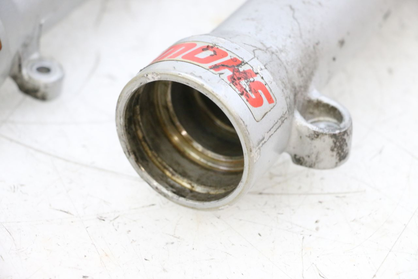 photo de GUARDA-POÓ DA FORQUILHA HONDA NSR R 125 (1994 - 2003) - Detalhes característicos