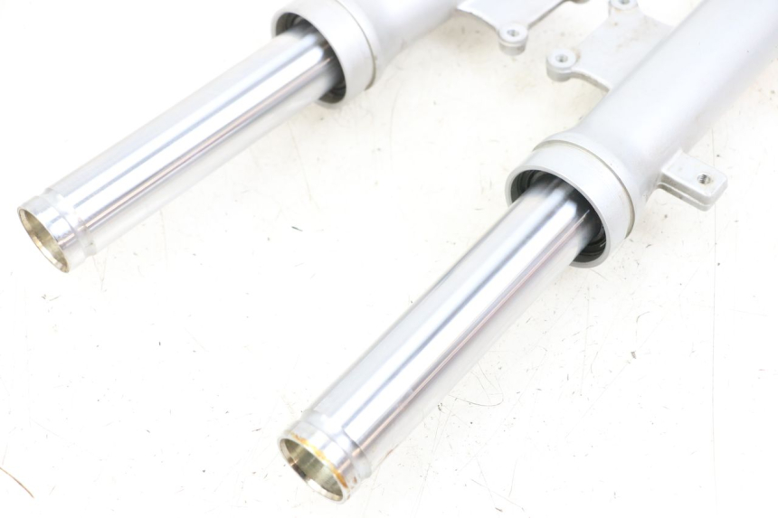 photo de GUARDA-POEIRA DA SUSPENSÃO DIANTEIRA SYM ORBIT 50 (2008 - 2010) - Ampliação técnica
