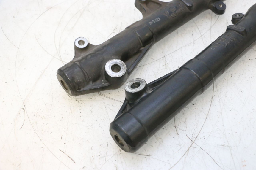 photo de GUARDA-POÓ DA FORQUILHA HONDA PCX (JF57/JF64) 125 (2014 - 2018) - Pontos de fixação