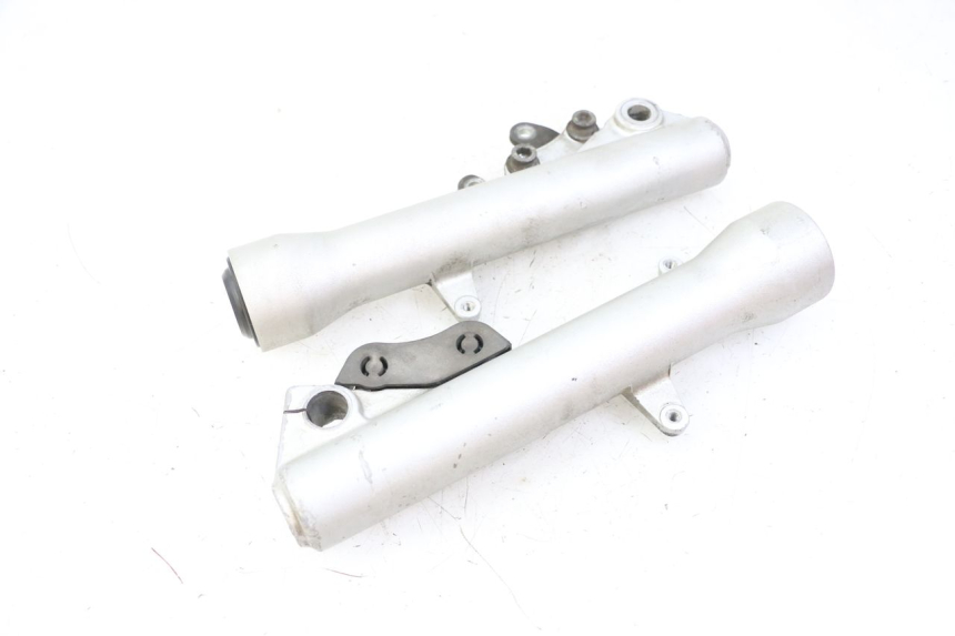 photo de GUARDA-POÓ DA FORQUILHA PIAGGIO X8 125 (2004 - 2007) - Pontos de fixação