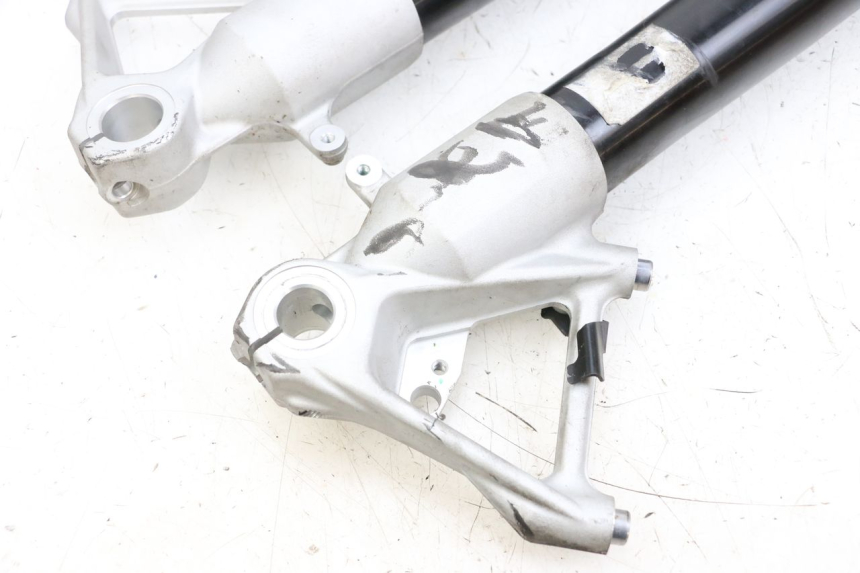 photo de GUARDA-POÓ DA FORQUILHA BMW R GS 1250 (2021 - 2024) - Zoom de qualidade