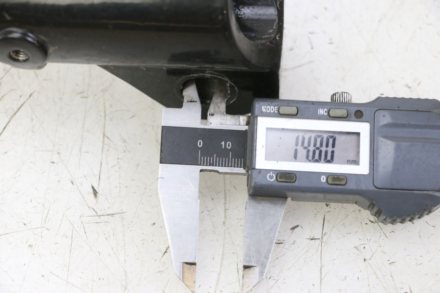 photo de GUARDA-POÓ DA FORQUILHA APOLLO RFZ 150 - Detalhe da peça