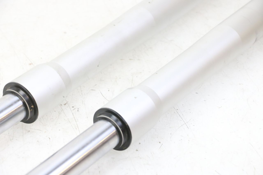photo de GUARDA-POÓ DA FORQUILHA APOLLO RFZ 125 - Detalhes característicos