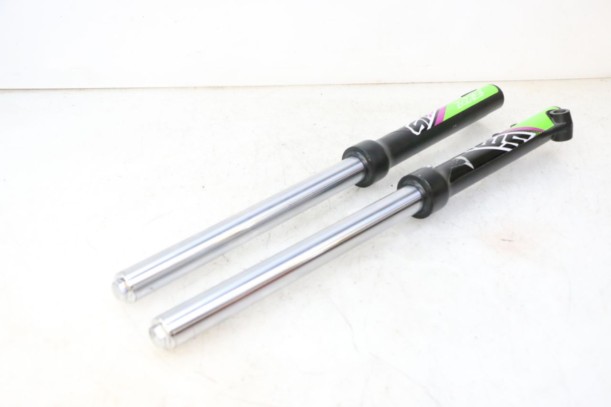 photo de GUARDA-POÓ DA FORQUILHA APOLLO RFZ 125 - Pontos de fixação