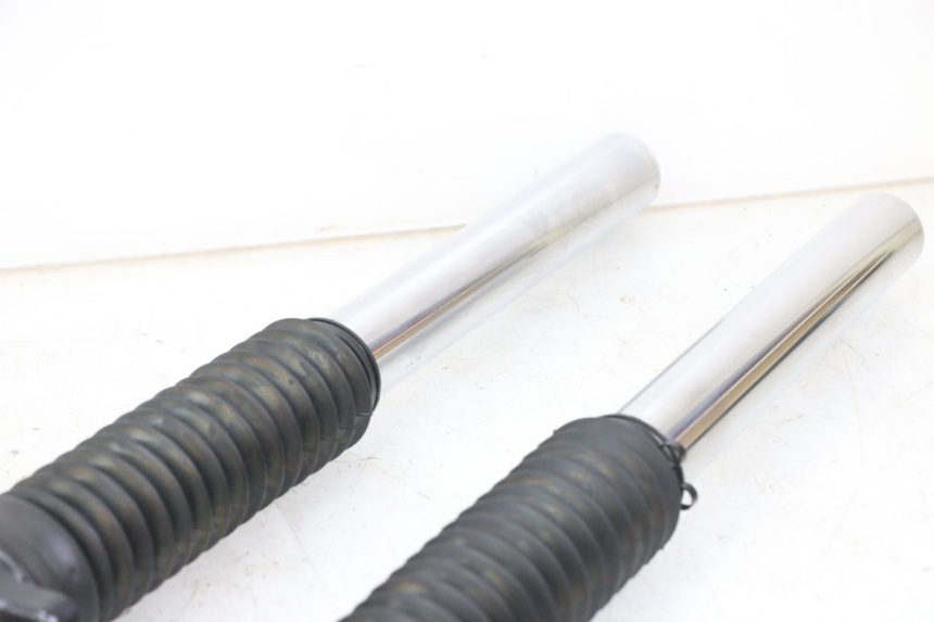 photo de GUARDA-PO DA FORQUILHA ROYAL ENFIELD SCRAM 411 (2022 - 2024) - Ampliação técnica