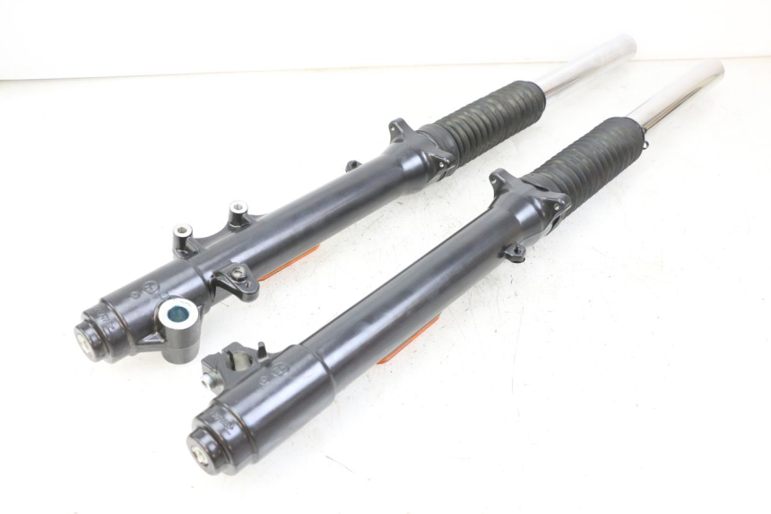photo de GUARDA-PO DA FORQUILHA ROYAL ENFIELD SCRAM 411 (2022 - 2024) - Estado da superfície