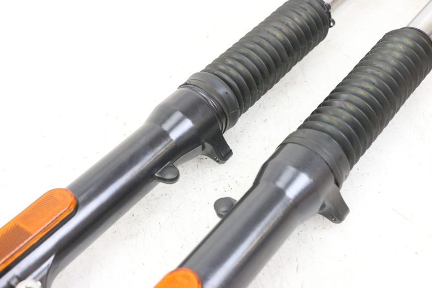 photo de GUARDA-PO DA FORQUILHA ROYAL ENFIELD SCRAM 411 (2022 - 2024) - Marcações e referências