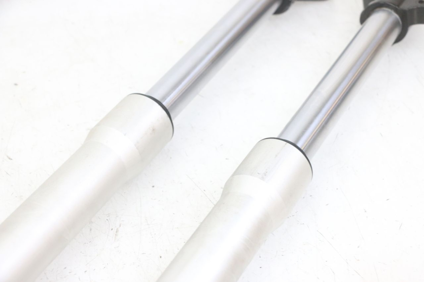 photo de GUARDA-POÓ DA FORQUILHA APOLLO RXF 125 - Pontos de fixação