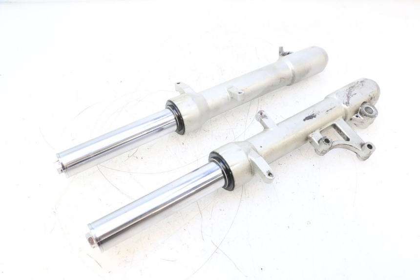 photo de GUARDA-POÓ DA FORQUILHA PEUGEOT SATELIS 125 (2006 - 2009) - Pontos de fixação