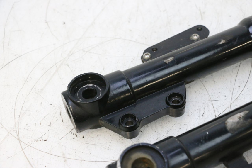 photo de GUARDA-POÓ DA FORQUILHA APRILIA SR MOTARD 50 (2012 - 2018) - Pontos de fixação