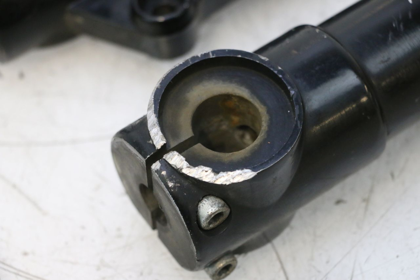 photo de GUARDA-POÓ DA FORQUILHA APRILIA SR MOTARD 50 (2012 - 2018) - Estado da superfície