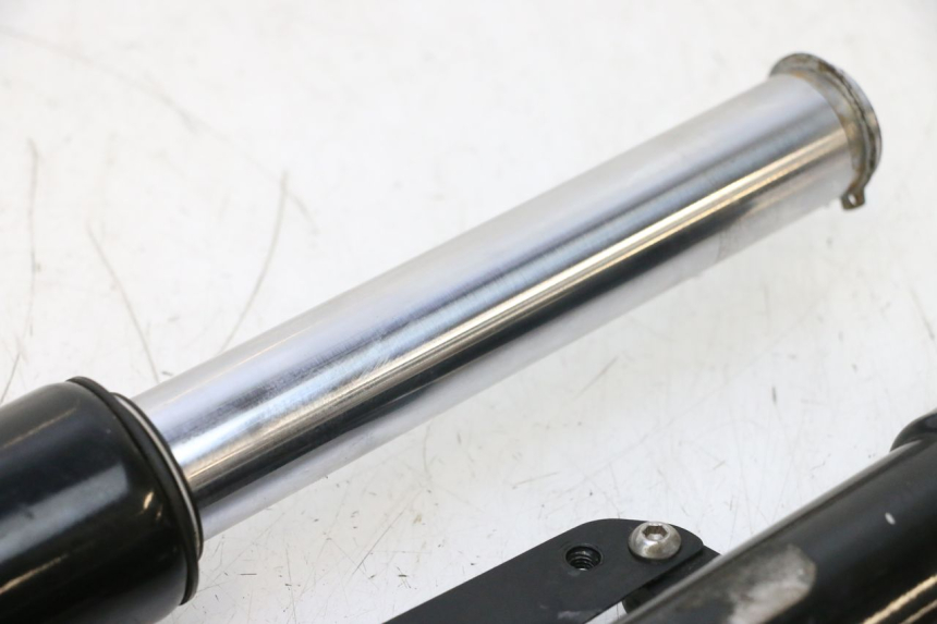 photo de GUARDA-POÓ DA FORQUILHA APRILIA SR MOTARD 50 (2012 - 2018) - Marcações e referências
