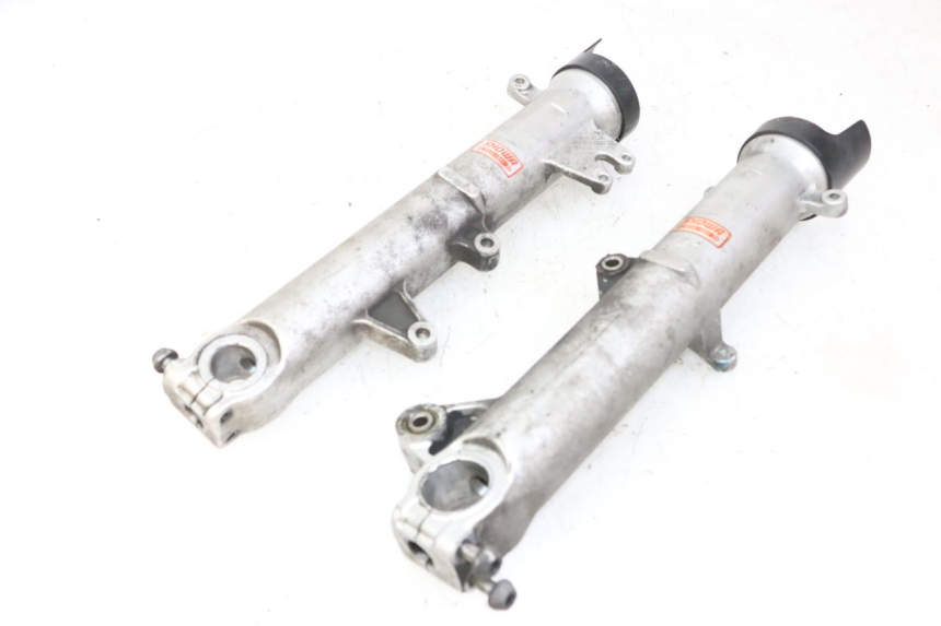 photo de GUARDA-POÓ DA FORQUILHA HONDA ST PAN EUROPEAN 1300 (2002 - 2013) - Detalhes característicos