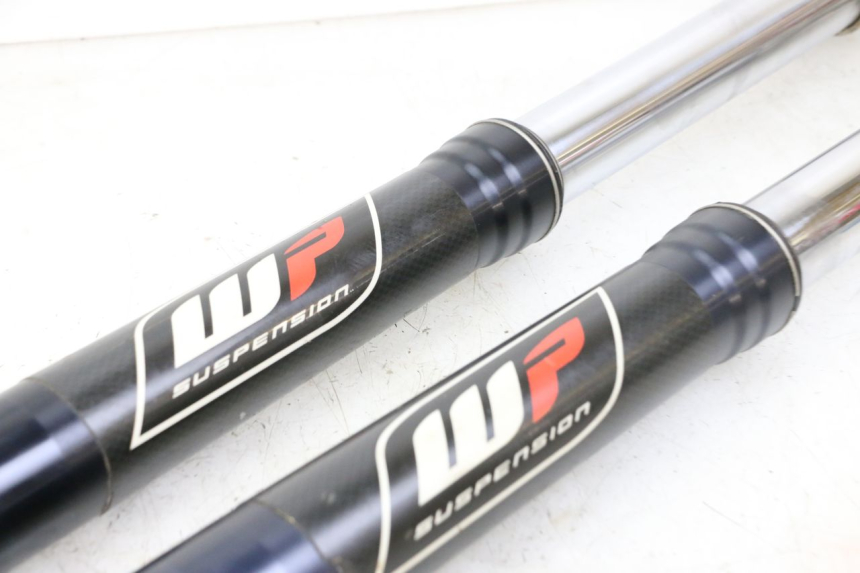 photo de GUARDA-POÓ DA SUSPENSÃO DIANTEIRA KTM SUPERENDURO R 950 (2005 - 2009) - Pontos de fixação