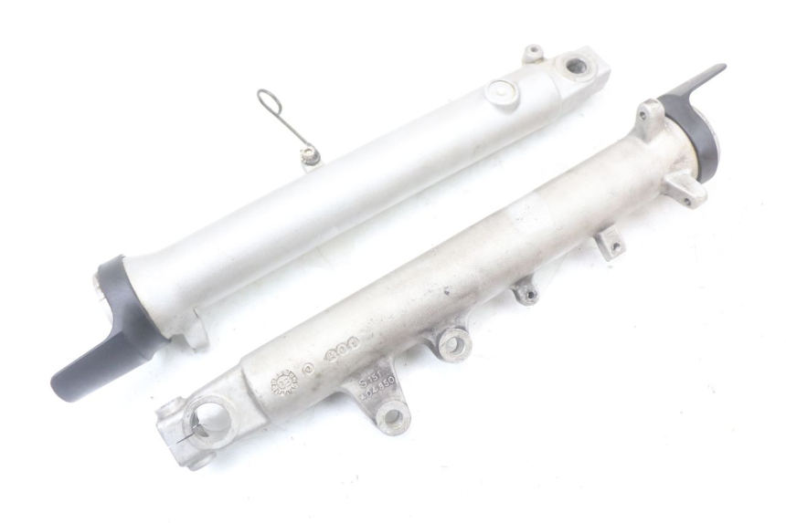photo de GUARDA-POEIRA DA SUSPENSÃO DIANTEIRA SUZUKI GS F 500 (2004 - 2007) - Vista principal