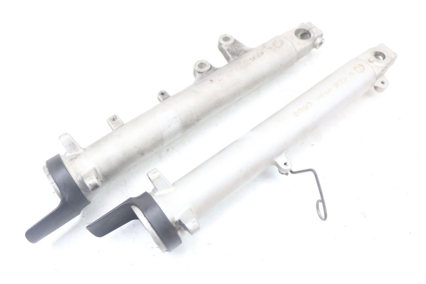 photo de GUARDA-POEIRA DA SUSPENSÃO DIANTEIRA SUZUKI GS F 500 (2004 - 2007) - Zoom do estado de desgaste