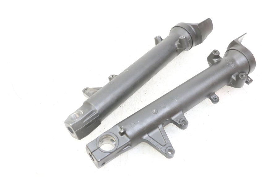 photo de GUARDA-POEIRA DA SUSPENSÃO DIANTEIRA SUZUKI GSX F GSXF 650 (2007 - 2015) - Outro ângulo de visão