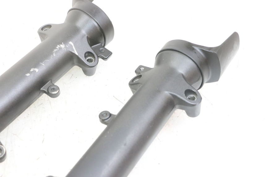 photo de GUARDA-POEIRA DA SUSPENSÃO DIANTEIRA SUZUKI GSX F GSXF 650 (2007 - 2015) - Pontos de fixação