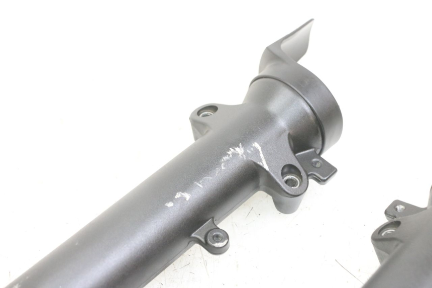photo de GUARDA-POEIRA DA SUSPENSÃO DIANTEIRA SUZUKI GSX F GSXF 650 (2007 - 2015) - Estado da superfície