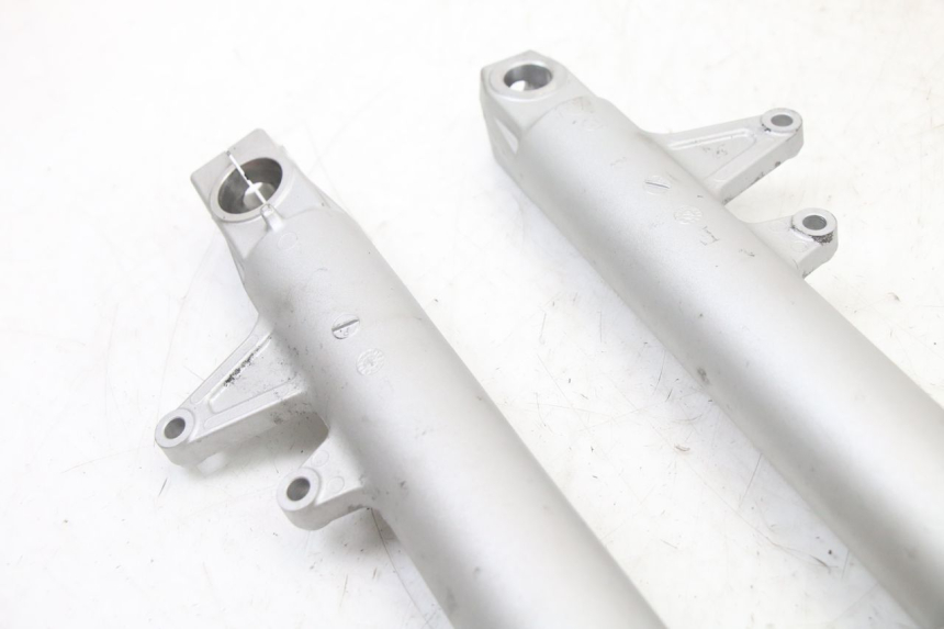 photo de GUARDA-POEIRA DA SUSPENSÃO DIANTEIRA SUZUKI GSX F GSXF 650 (2007 - 2015) - Outro ângulo de visão