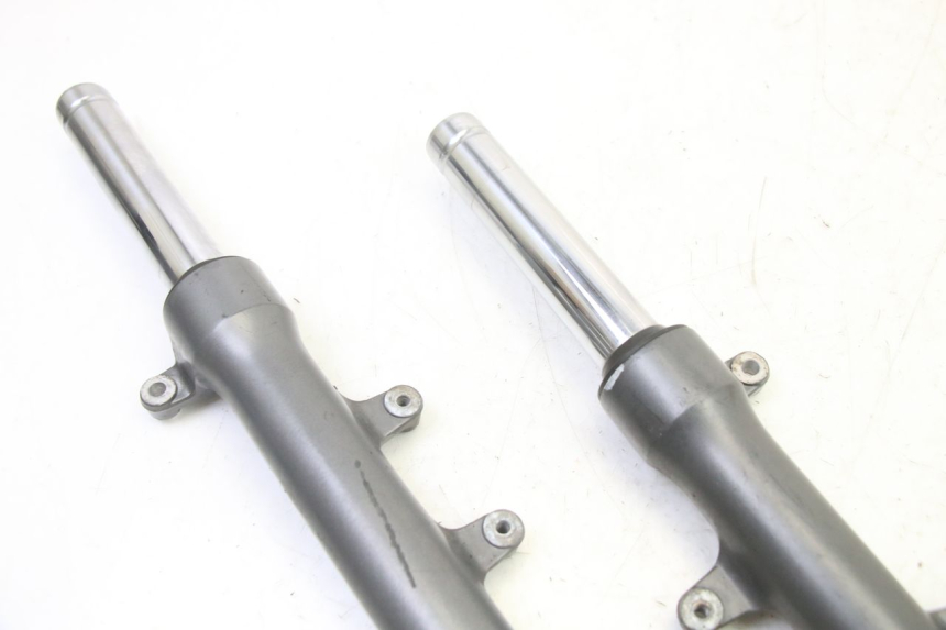 photo de GUARDA-POÓ DA FORQUILHA APRILIA SXR 50 (2021 - 2023) - Detalhe da peça