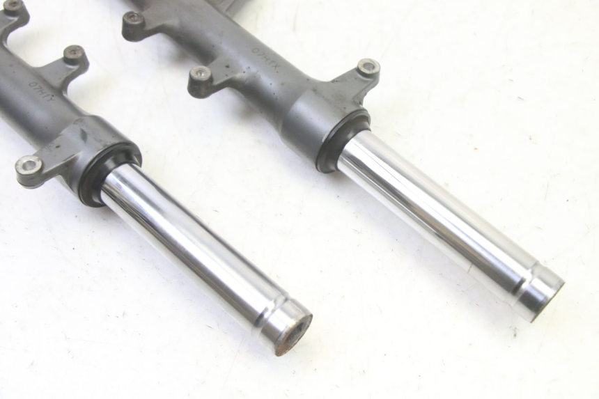 photo de GUARDA-POÓ DA FORQUILHA APRILIA SXR 50 (2021 - 2023) - Pontos de fixação