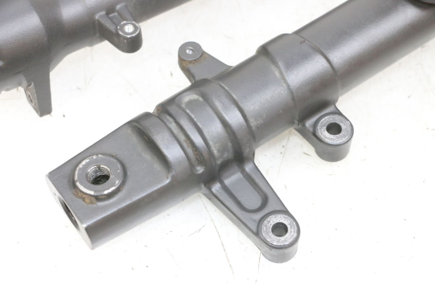 photo de GUARDA-POÓ DA FORQUILHA YAMAHA TZR 50 (2008 - 2016) - Ampliação dos componentes