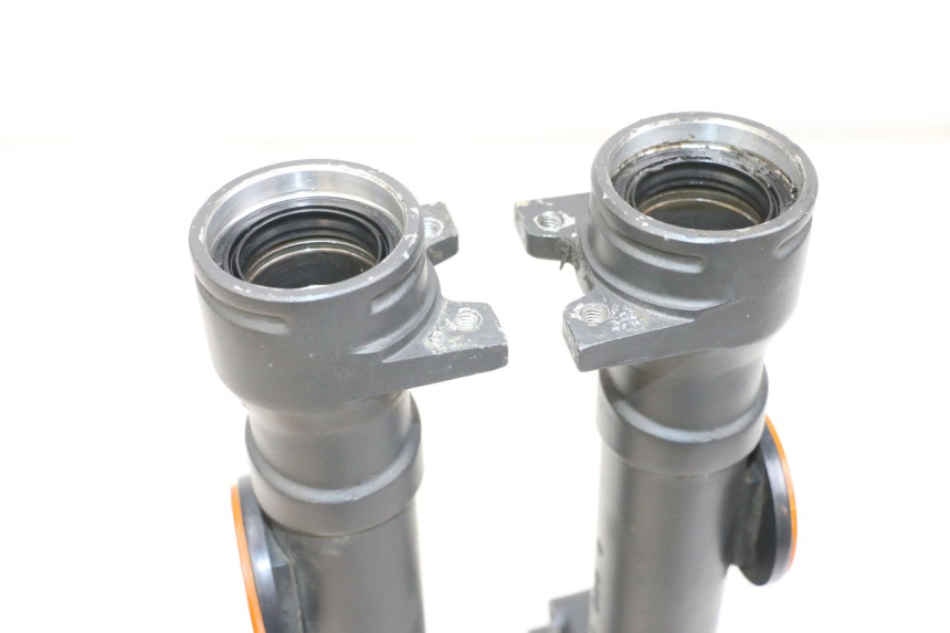 photo de GUARDA-POÓ DA FORQUILHA YAMAHA TZR 50 (2008 - 2016) - Zoom do estado de desgaste
