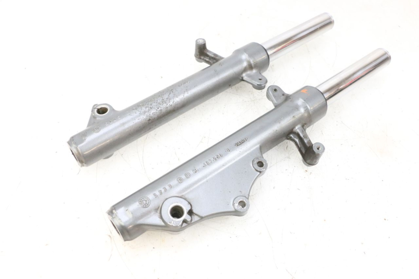 photo de GUARDA-POEIRA DA SUSPENSÃO DIANTEIRA YAMAHA XMAX X-MAX 125 (2006 - 2009) - Detalhes característicos