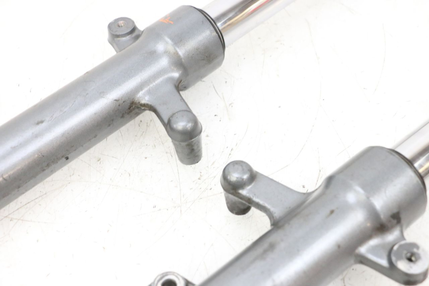 photo de GUARDA-POEIRA DA SUSPENSÃO DIANTEIRA YAMAHA XMAX X-MAX 125 (2006 - 2009) - Vista de perto