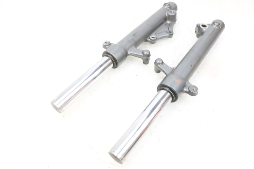 photo de GUARDA-POEIRA DA SUSPENSÃO DIANTEIRA YAMAHA XMAX X-MAX 125 (2006 - 2009) - Vista geral