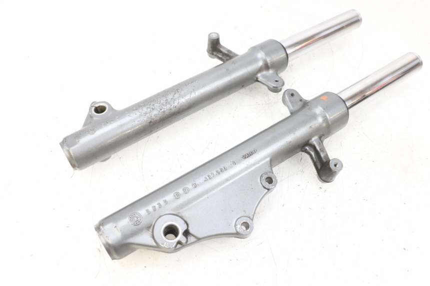 photo de GUARDA-POEIRA DA SUSPENSÃO DIANTEIRA YAMAHA XMAX X-MAX 125 (2006 - 2009) - Pontos de fixação