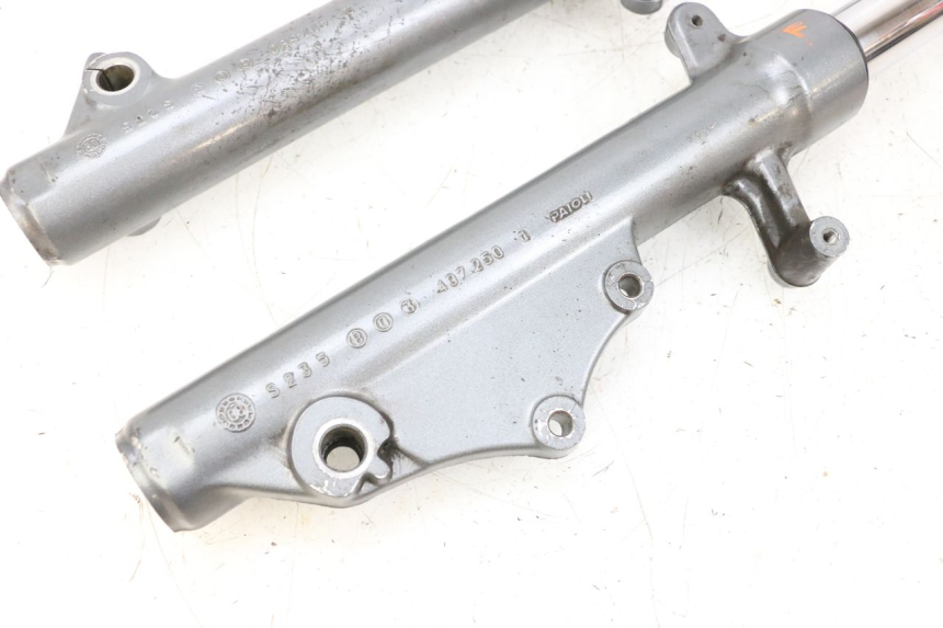 photo de GUARDA-POEIRA DA SUSPENSÃO DIANTEIRA YAMAHA XMAX X-MAX 125 (2006 - 2009) - Estado da superfície