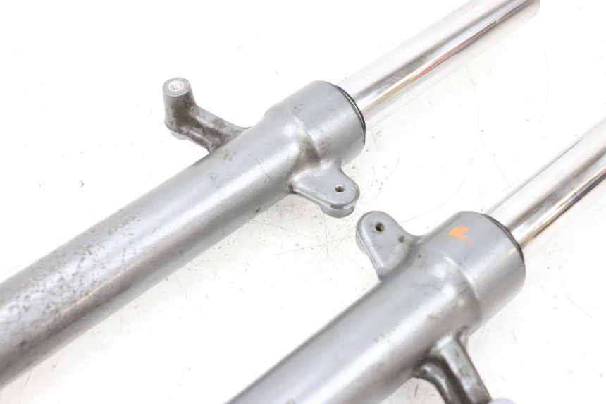 photo de GUARDA-POEIRA DA SUSPENSÃO DIANTEIRA YAMAHA XMAX X-MAX 125 (2006 - 2009) - Marcações e referências