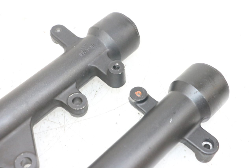 photo de GUARDA-POÓ DA FORQUILHA YAMAHA X-MAX XMAX 125 (2010 - 2013) - Peça verificada