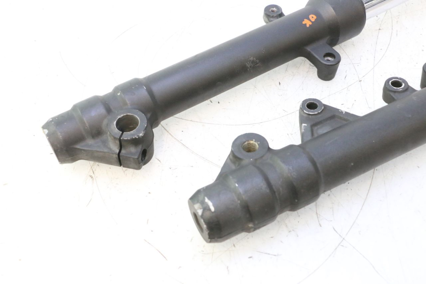 photo de GUARDA-POÓ DA FORQUILHA YAMAHA X-MAX XMAX 125 (2010 - 2013) - Detalhe da peça
