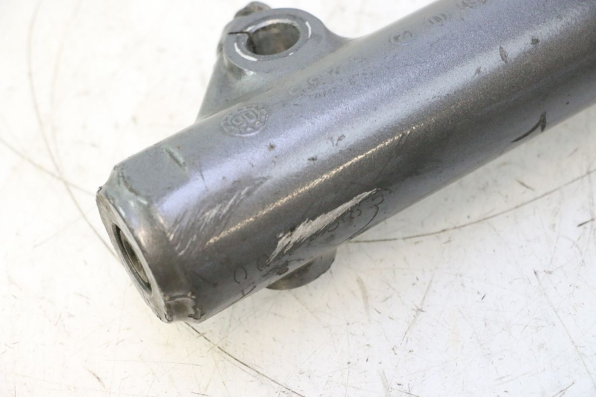 photo de GUARDA-POEIRA DA SUSPENSÃO DIANTEIRA YAMAHA XMAX X-MAX 125 (2006 - 2009) - Detalhes característicos