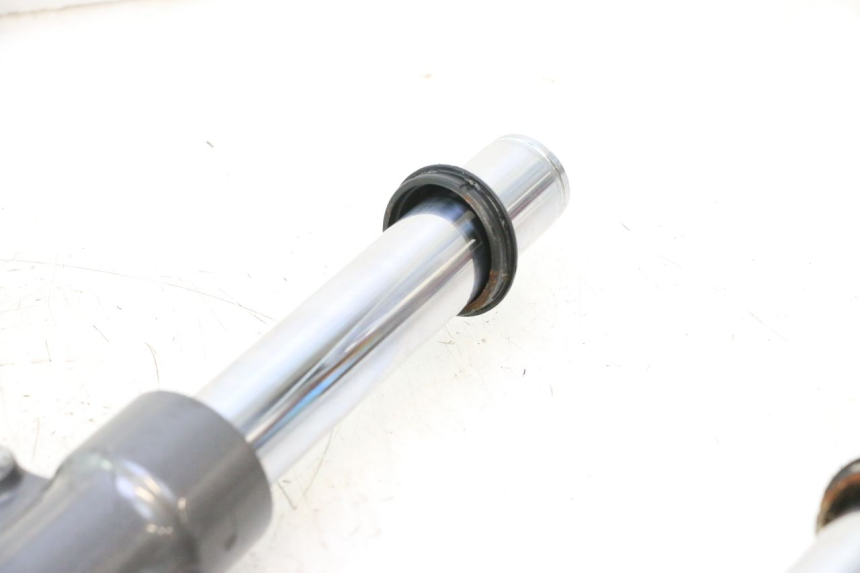 photo de GUARDA-POEIRA DA SUSPENSÃO DIANTEIRA YAMAHA XMAX X-MAX 125 (2006 - 2009) - Vista de perfil