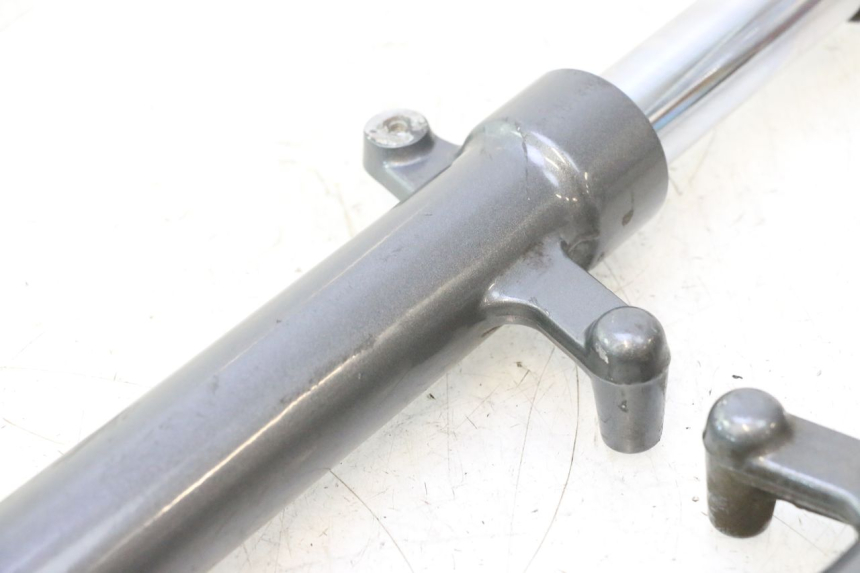 photo de GUARDA-POEIRA DA SUSPENSÃO DIANTEIRA YAMAHA XMAX X-MAX 125 (2006 - 2009) - Vista principal