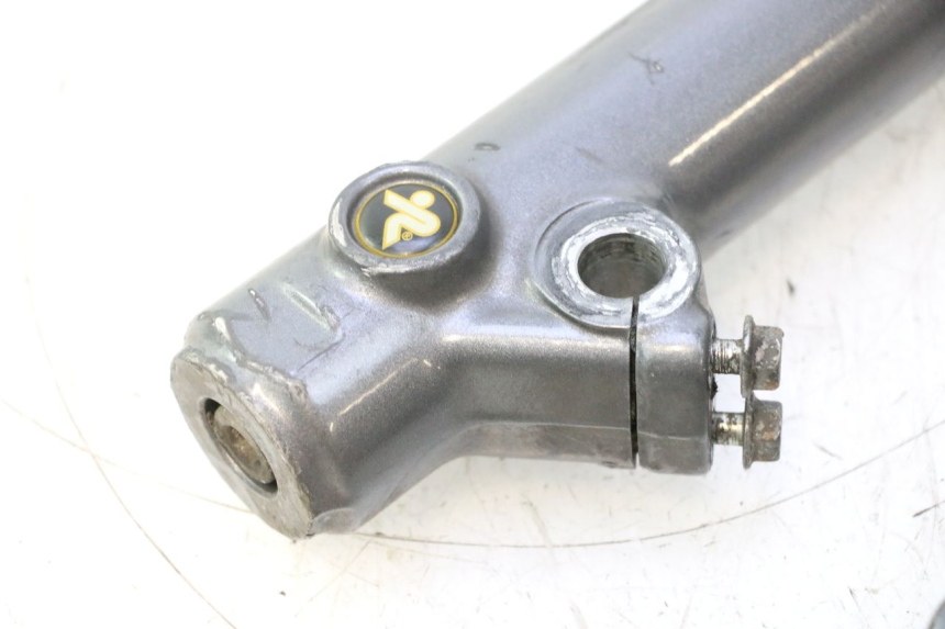 photo de GUARDA-POEIRA DA SUSPENSÃO DIANTEIRA YAMAHA XMAX X-MAX 125 (2006 - 2009) - Outro ângulo de visão